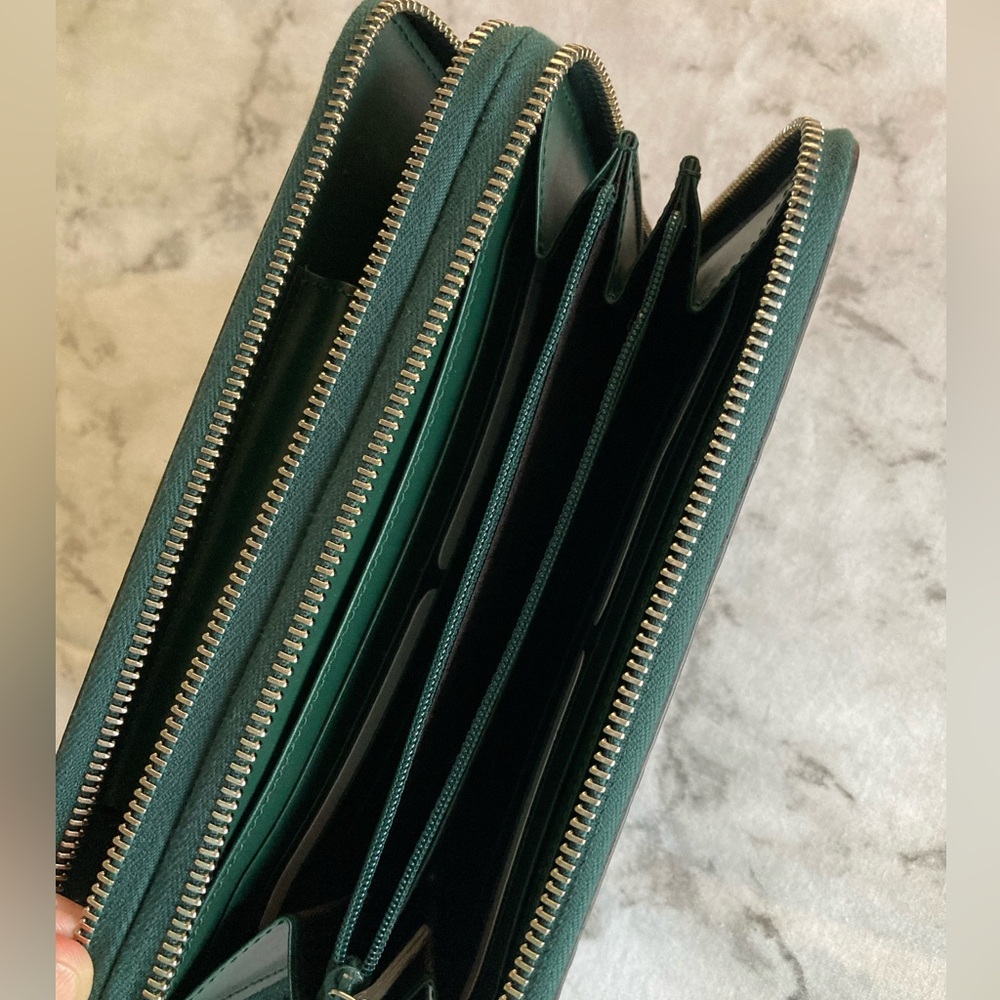 Brand New Gucci zip around clutch wallet - Picture 9 of 13